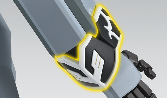 藉由零件分割設計及成型色重現胸部及袖口部位的裝飾結構